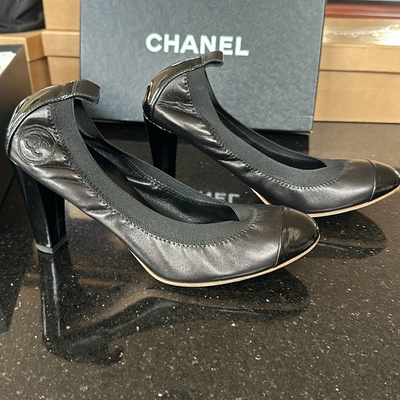 Chanel Elastic Ballet Interlocking CC Logo Pumps - Picture 4 of 9